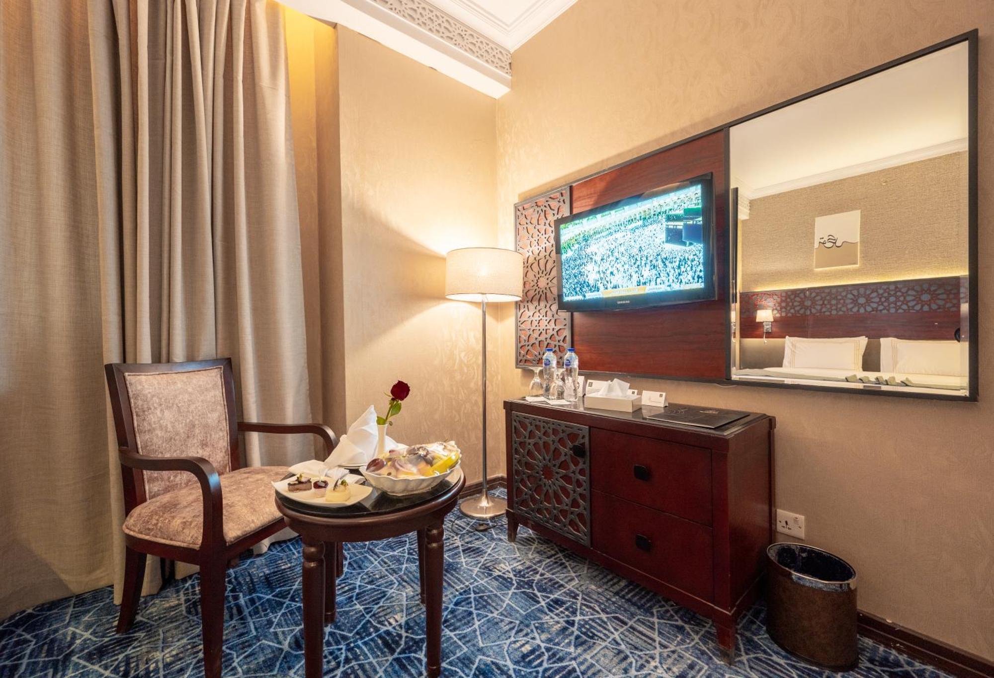Hotel Shaza Regency Plaza Al Madinah à Médine Extérieur photo A room at the hotel