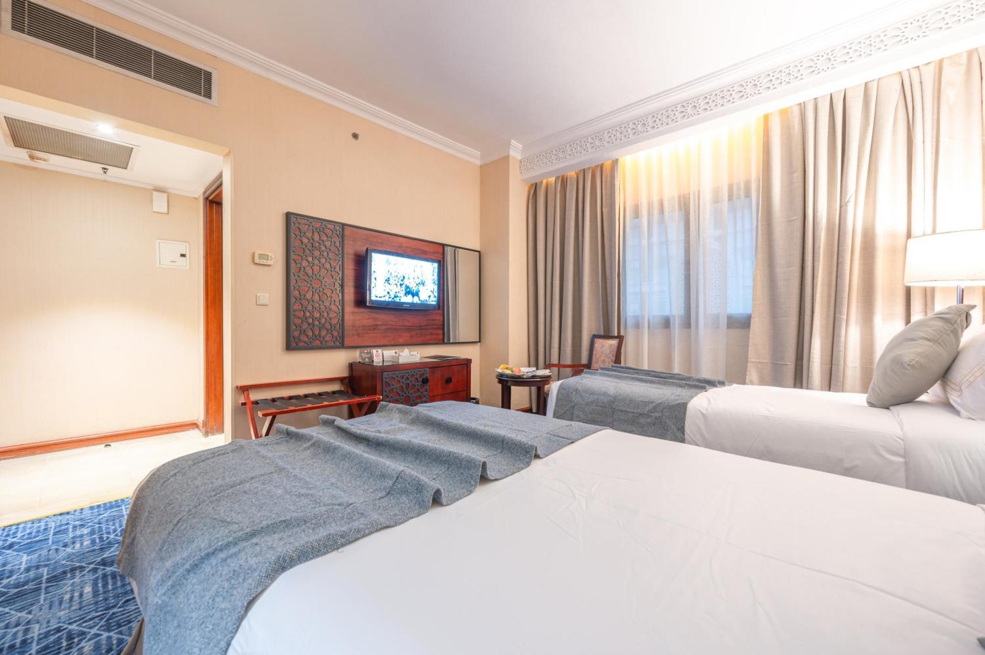Hotel Shaza Regency Plaza Al Madinah à Médine Extérieur photo A room at the hotel