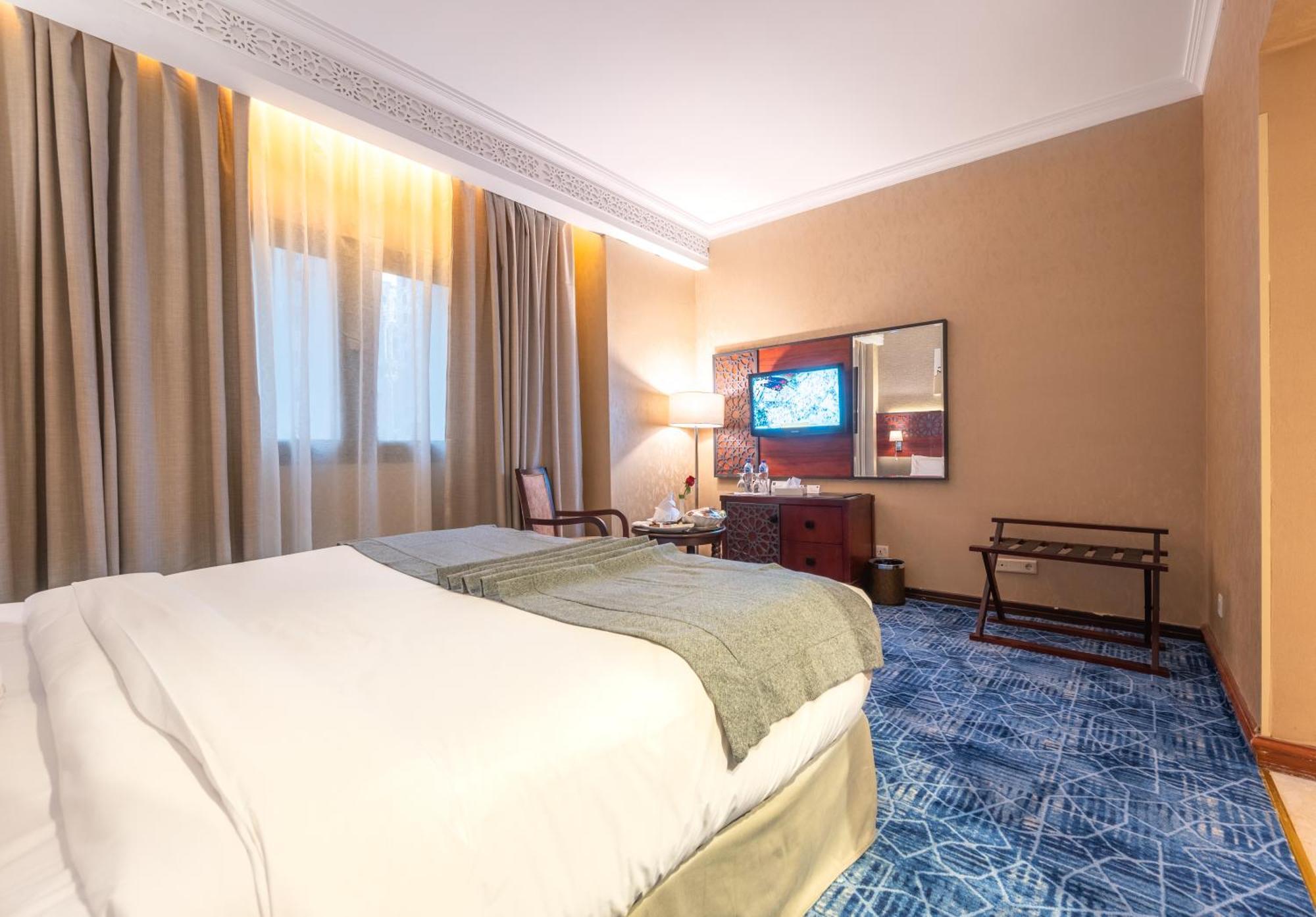 Hotel Shaza Regency Plaza Al Madinah à Médine Extérieur photo A room at the hotel